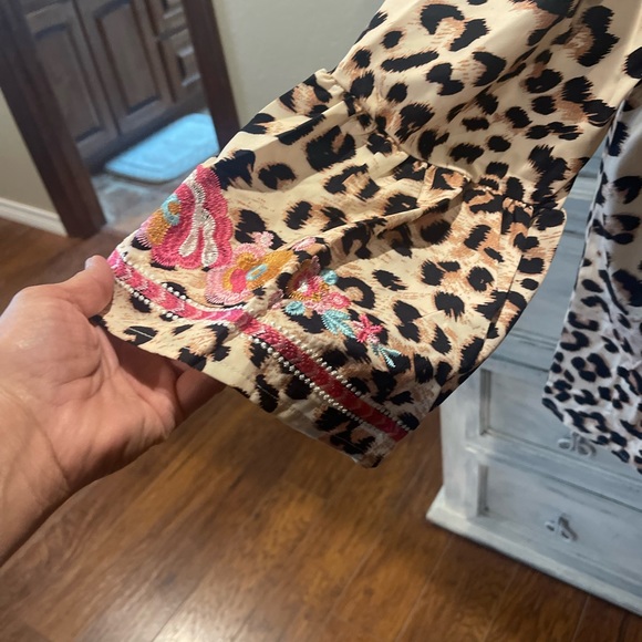 Blouse - Picture 2 of 3